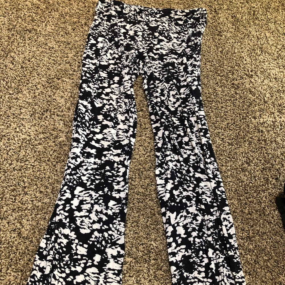 Comfy stretchy black and white pants